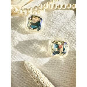 Iridescent rhinestone pop stud earrings ￼